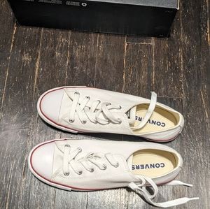 New in Box Converse Womens Dainty Lo-Pro Shoes White Red and Blue Stripes Sz 8